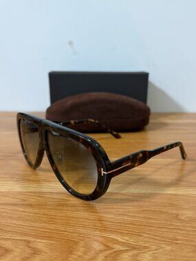 Tom Ford Tortoiseshell Aviator Sunglasses with Gradient Lenses